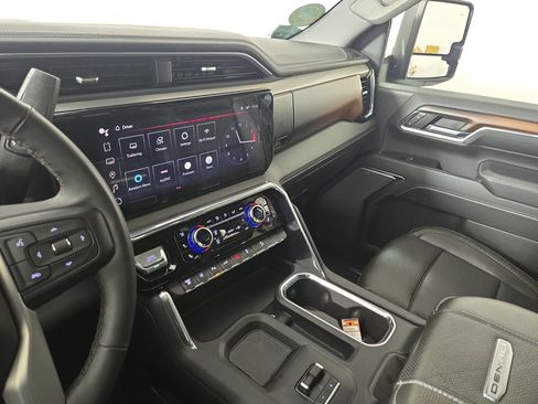 Used 2024 GMC Sierra 2500 Denali w/ Technology Package image 25