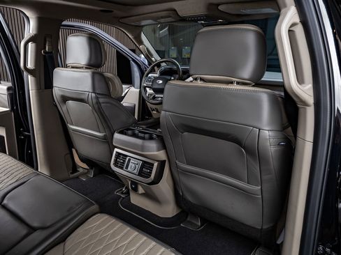 Used 2025 Ford F250 Platinum w/ Platinum Plus Package image 31