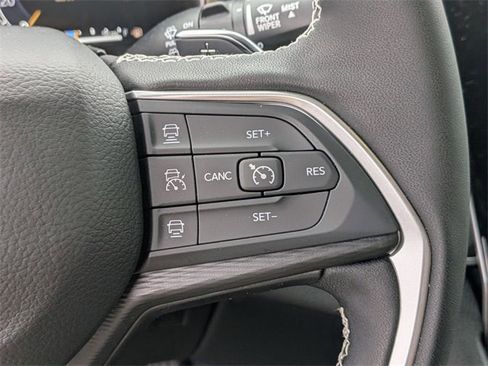 New 2025 Jeep Grand Cherokee Altitude image 21