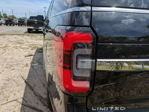 Used 2022 Ford Expedition Max Limited image 12