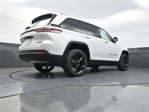 New 2025 Jeep Grand Cherokee Limited image 23