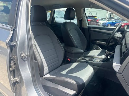 Used 2025 Volkswagen Jetta SE FWD image 20