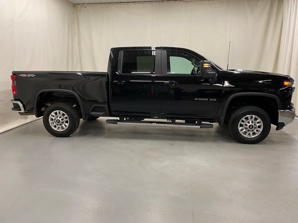 Used 2026 Chevrolet Silverado 2500 LT AWD/4WD image 9