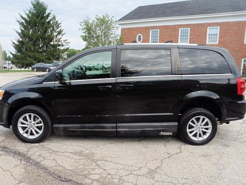 Used 2019 Dodge Grand Caravan SXT FWD image 22