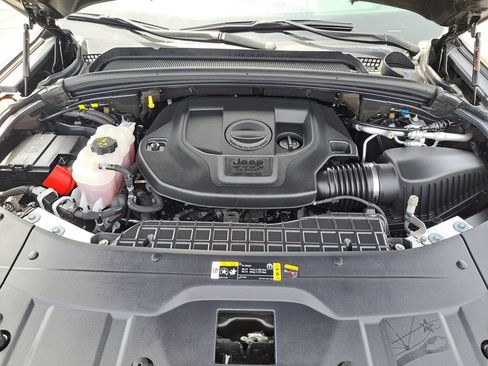 Used 2023 Jeep Grand Cherokee Overland AWD/4WD image 12