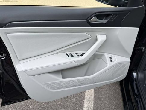 Certified 2023 Volkswagen Jetta SE w/ Panoramic Sunroof Package FWD image 16