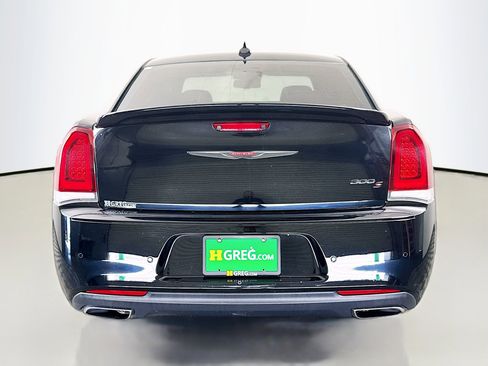 Used 2022 Chrysler 300 S w/ Comfort Group RWD image 8
