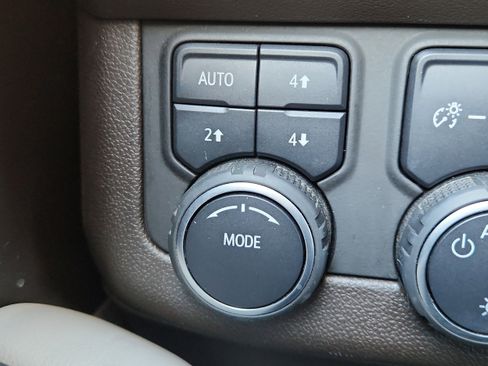 Used 2021 Chevrolet Tahoe Z71 image 26