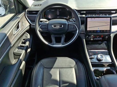 Used 2023 Jeep Grand Cherokee Limited w/ Black Appearance Package AWD/4WD image 14