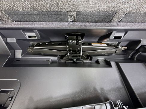 Used 2022 Toyota Highlander XLE AWD/4WD image 37