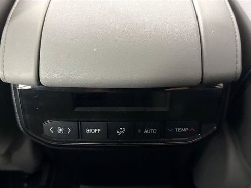 Used 2021 Toyota Highlander Limited FWD image 37