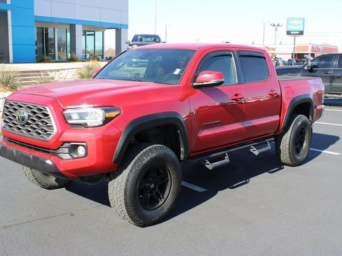 Used 2021 Toyota Tacoma TRD Off-Road AWD/4WD image 3