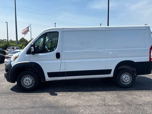 Used 2025 RAM ProMaster 2500 w/ Convenience Group FWD image 2