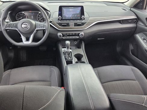 Used 2025 Nissan Altima 2.5 SV FWD image 14