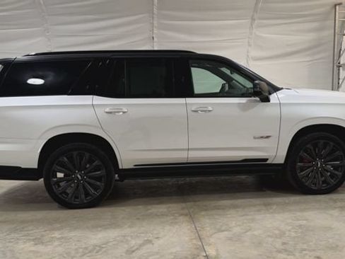 Used 2025 Cadillac Escalade V AWD/4WD image 5