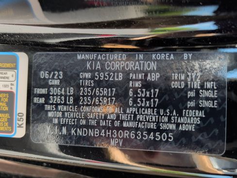 Used 2024 Kia Carnival LX FWD image 39