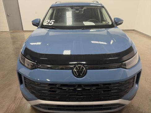 Certified 2025 Volkswagen Tiguan SE AWD/4WD image 38