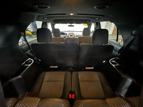Used 2019 Ford Explorer XLT FWD image 18