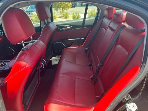 Used 2019 Alfa Romeo Giulia w/ Nero Edizione RWD image 6