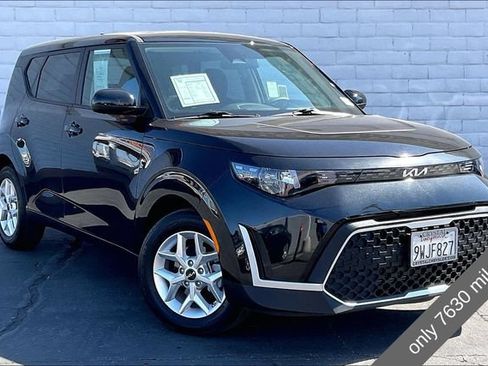 Used 2025 Kia Soul LX w/ LX Technology Package FWD image 12