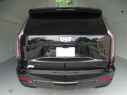 Certified 2025 Cadillac Escalade ESV Sport Platinum w/ LPO, ONYX Package AWD/4WD image 22