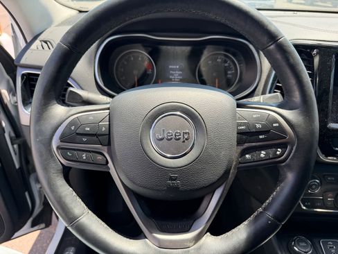 Used 2019 Jeep Cherokee Limited w/ Luxury Group AWD/4WD image 11