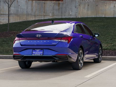 Used 2023 Hyundai Elantra Limited image 4