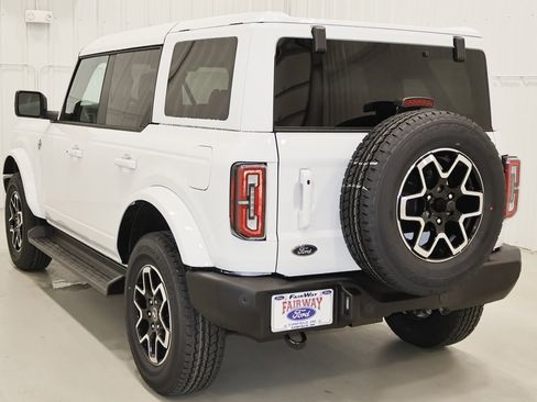 New 2025 Ford Bronco Outer Banks image 6