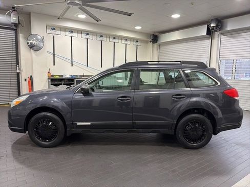 Used 2011 Subaru Outback 2.5i image 2