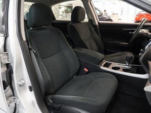 Used 2015 Nissan Altima 2.5 SV w/ Convenience Package image 25