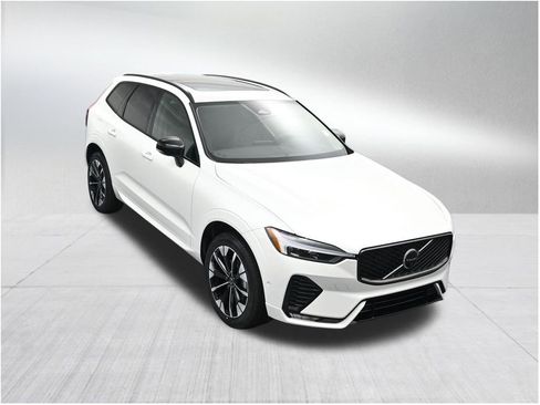 New 2026 Volvo XC60 B5 Plus AWD/4WD image 23