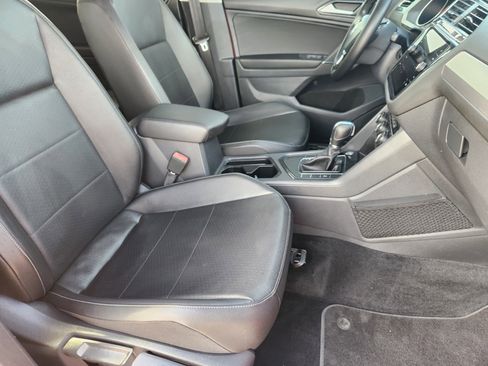 Used 2018 Volkswagen Tiguan SE FWD image 15