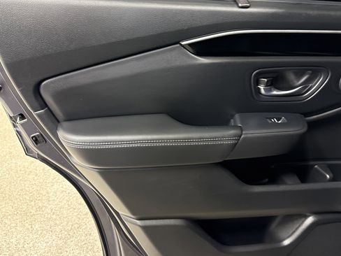 Used 2023 Honda Pilot Touring image 11