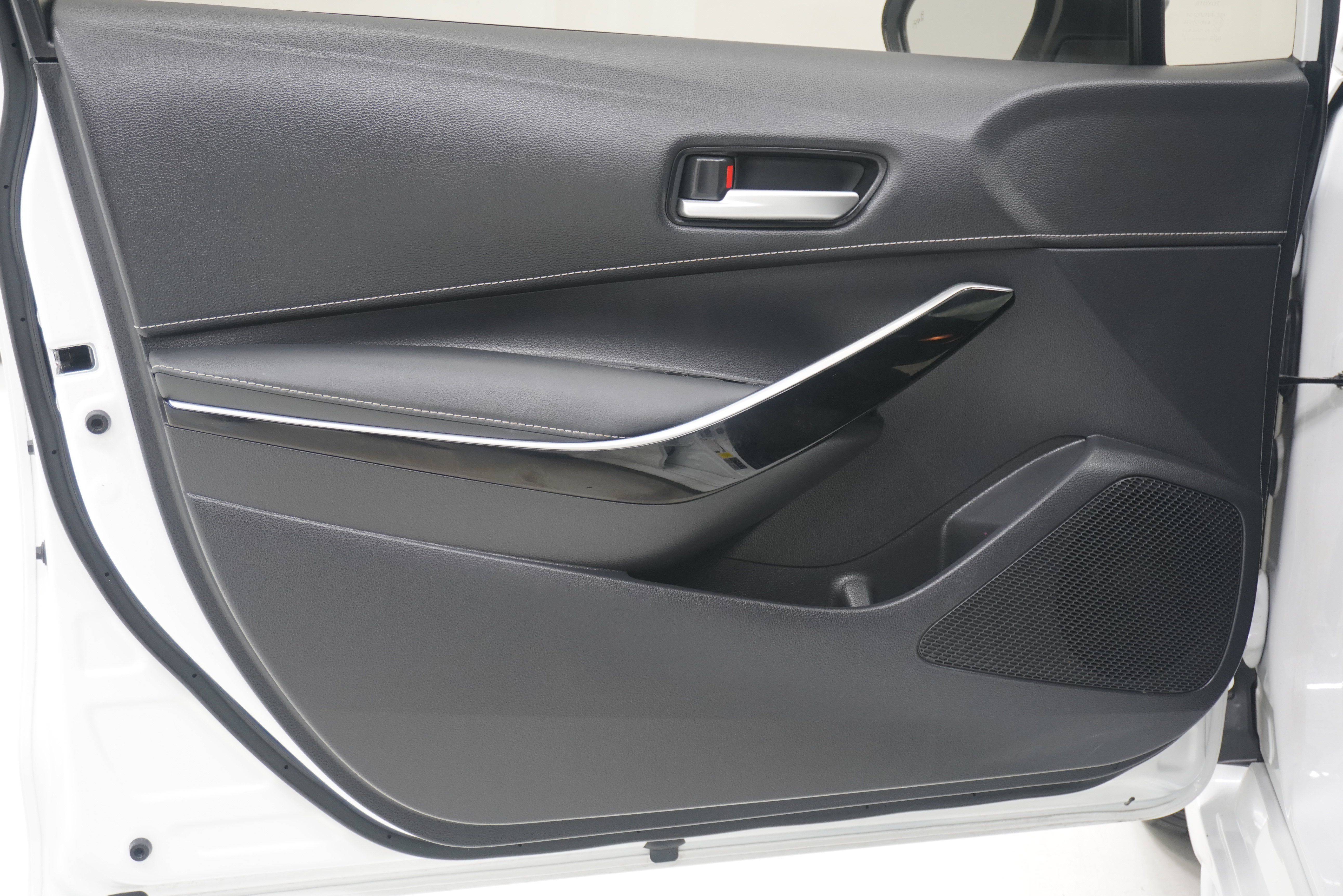 Used 2021 Toyota Corolla XSE FWD image 14