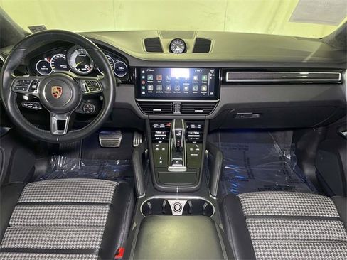 Used 2023 Porsche Cayenne Turbo S image 25