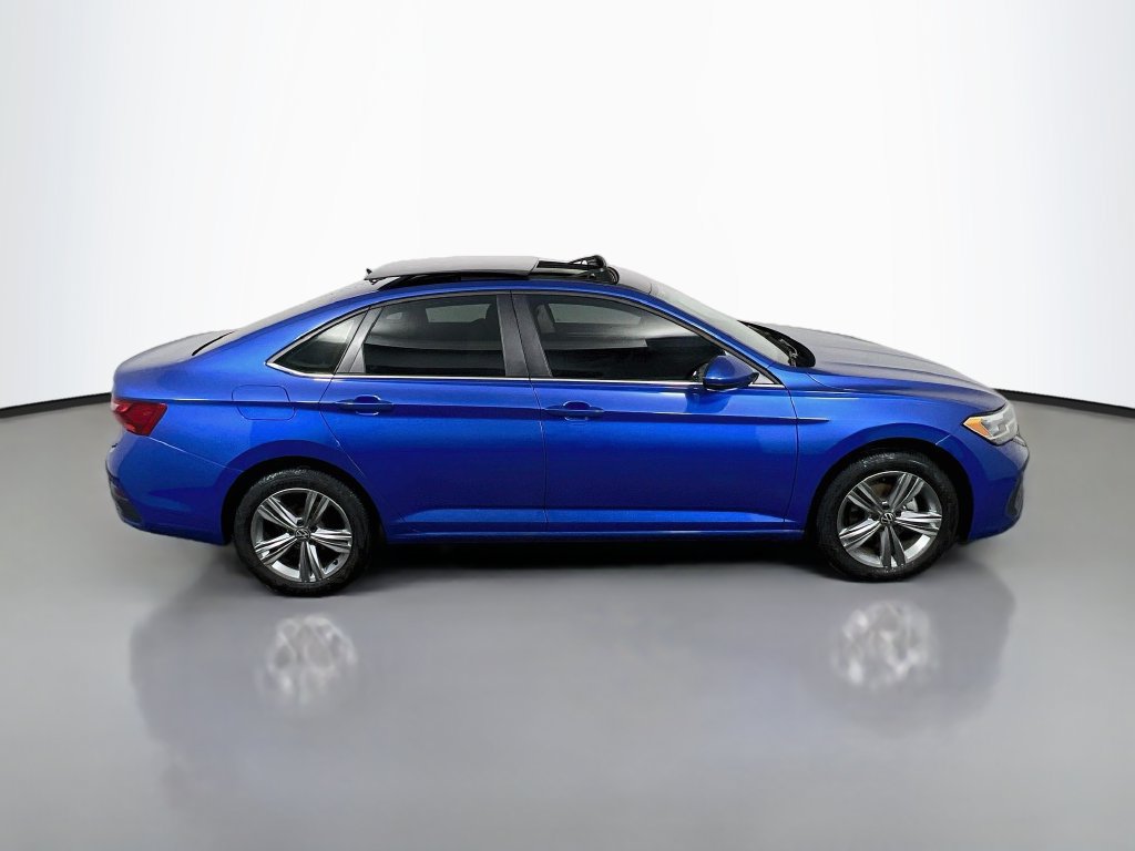 Used 2024 Volkswagen Jetta SE w/ Panoramic Sunroof Package FWD image 8