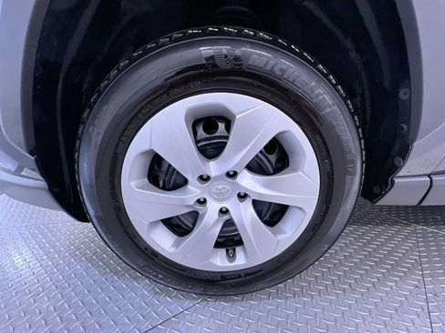 Used 2019 Toyota RAV4 LE w/ Carpet Mat Package FWD image 10