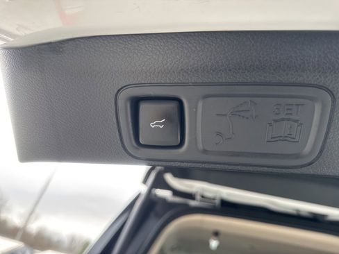 Used 2024 Ford Expedition Max XLT image 32