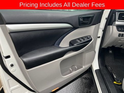 Used 2019 Toyota Highlander Plus FWD image 5