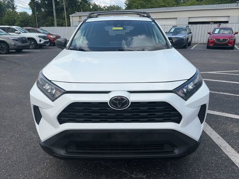 Used 2020 Toyota RAV4 LE FWD image 2