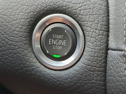 Used 2024 GMC Yukon XL Denali image 37