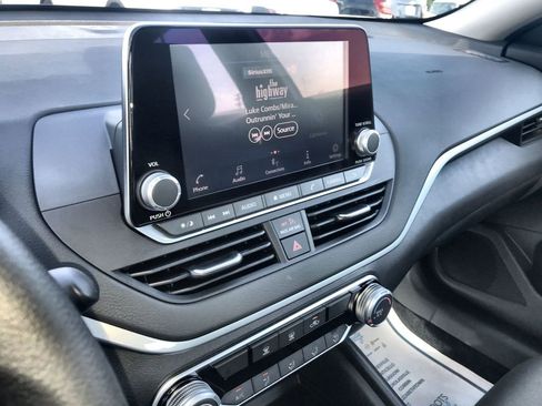 Used 2025 Nissan Altima 2.5 S FWD image 16