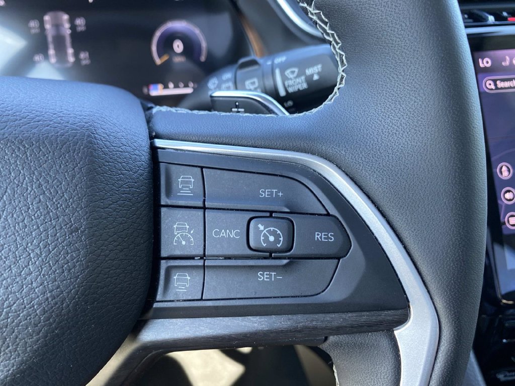 Certified 2023 Jeep Grand Cherokee Limited AWD/4WD image 17