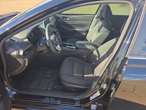 Used 2024 Nissan Altima 2.5 SV image 10