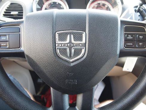 Used 2016 Dodge Grand Caravan SXT FWD image 10