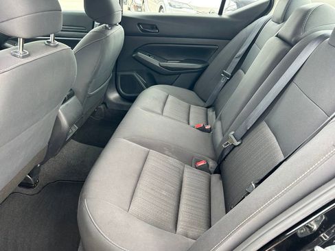 Used 2025 Nissan Altima 2.5 SV FWD image 14