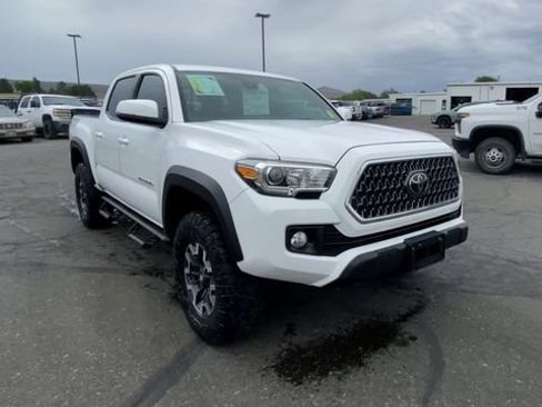 Used 2019 Toyota Tacoma TRD Off-Road AWD/4WD image 2