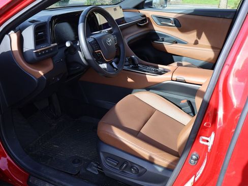 Used 2025 Toyota Crown Signia image 4