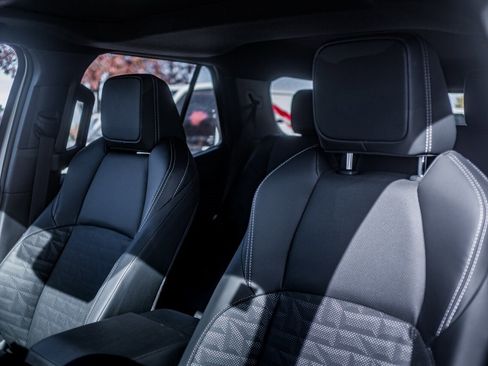 Used 2025 Toyota 4Runner TRD Off-Road Premium image 15