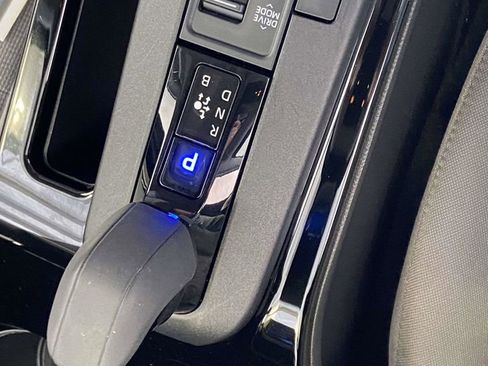 Used 2025 Toyota Prius LE FWD image 22